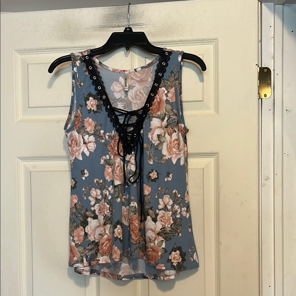 New Made Floral Top Size Small Blue